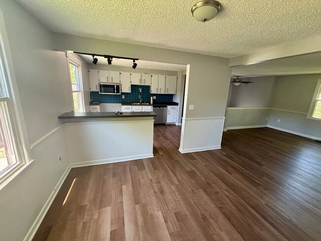 Photo - 6962 Northview Dr