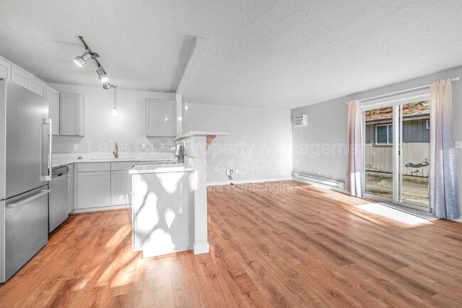 Photo - 1419 E Stiner Ave