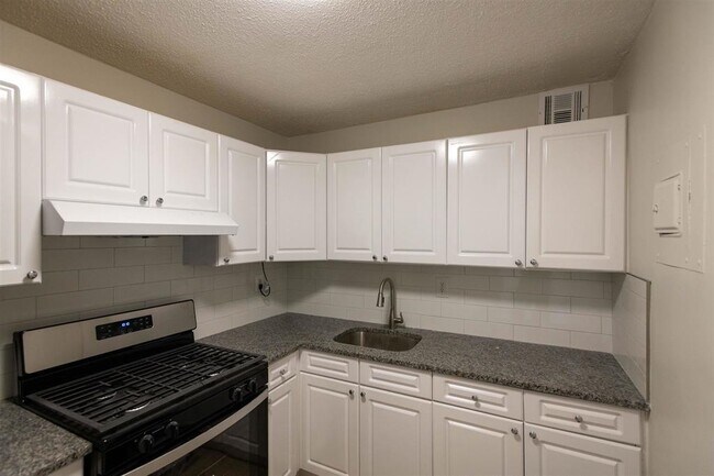 Photo - 5701 BOULEVARD