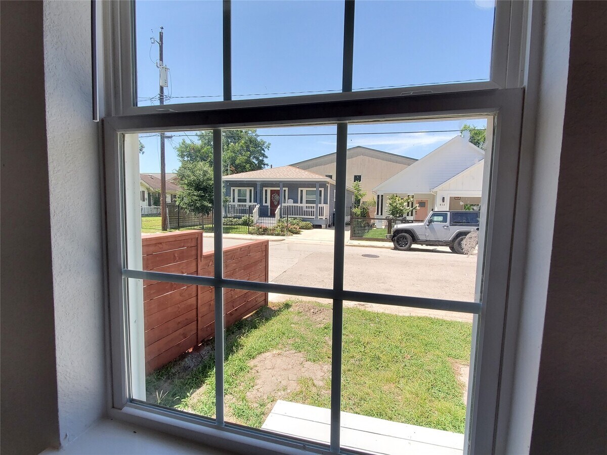 Photo - 914 E 32nd St