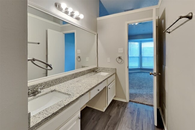 Photo - 2010 Creekshire Dr