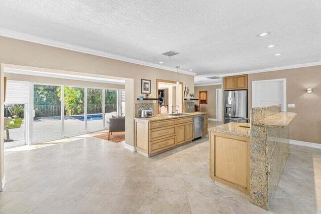 Photo - 653 NW 10th Ct