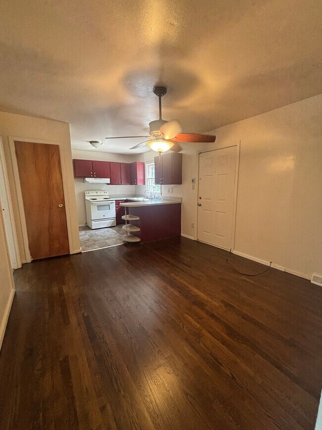 Photo - 3 bedroom 1.5 bathroom home!