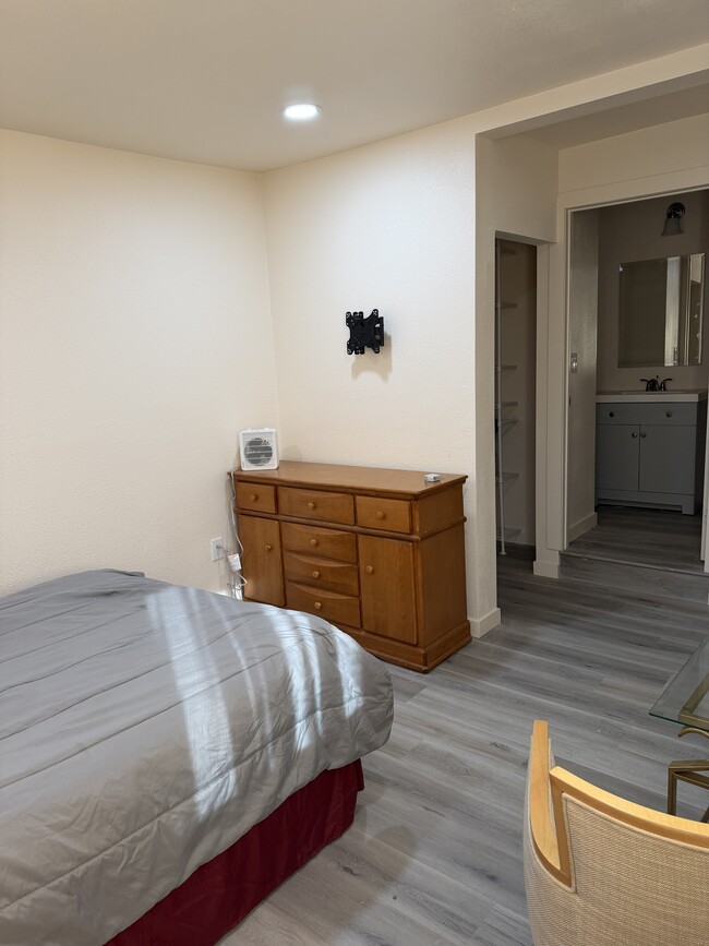 60 Chartan Ave Unit casita