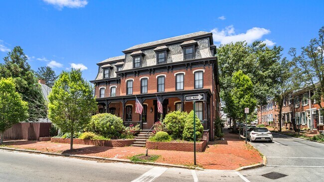 Building Photo - 201 W Barnard St Unit 3