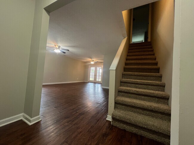 Photo - 200 Merry Wood Dr