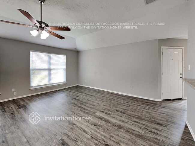 Photo - 209 Greenshire Dr