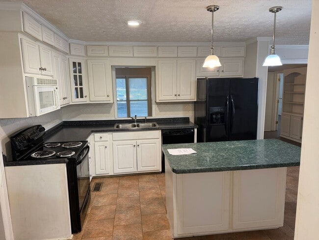 Photo - 306 49th St
