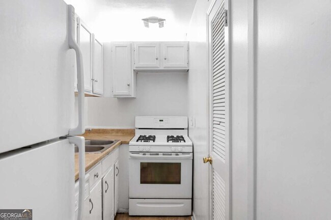 Photo - 11 Peachtree Hills Ave NE Unidad B7