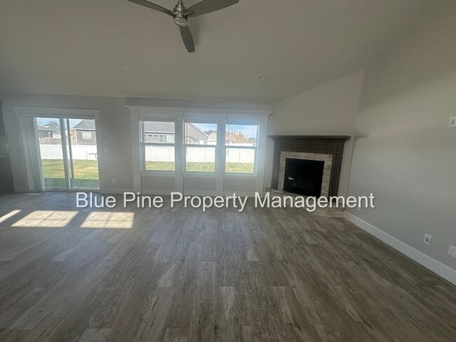 Photo - 176 Hideout Dr