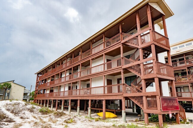 Building Photo - Walk to the beach from this recently renov... Rental