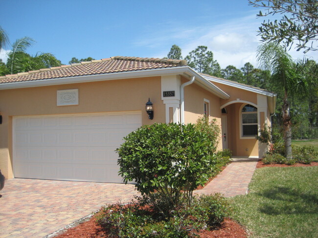 ** TUSCANY COVE ** 3 BED / 2 BATH / GARAGE... - ** TUSCANY COVE ** 3 BED / 2 BATH / GARAGE... Casa