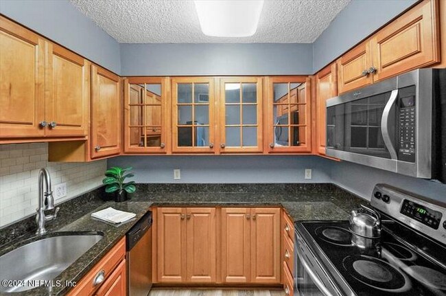 Photo - 1071 Edgewood Ave S Unidad 104