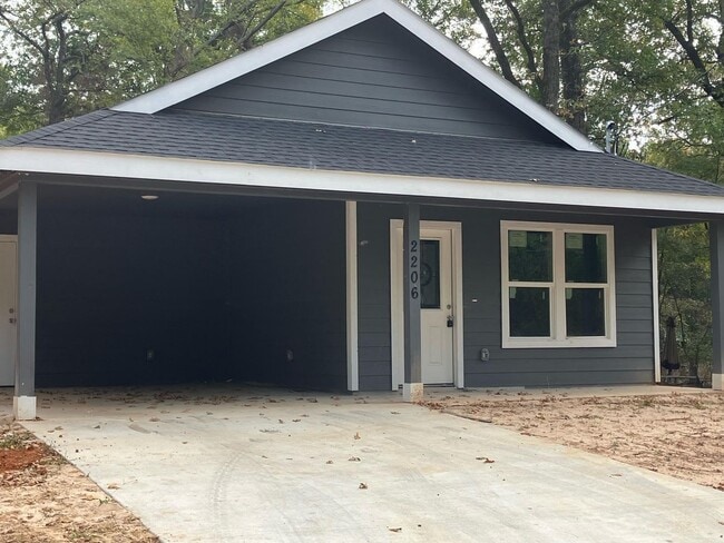 Photo - 2206 Hickory St