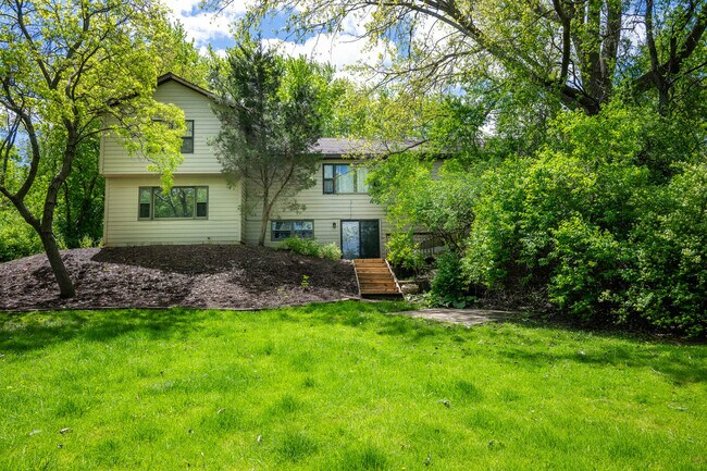 3516 Kings Lair Dr
