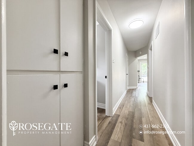 Photo - Spacious 3-Bedroom Main Level Apartment with Shared Laundry – Scarborough Unité 1