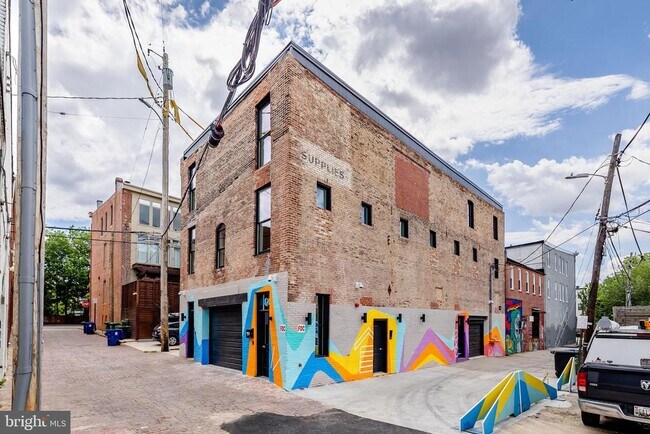 Building Photo - 101 E Trenton St Unit APT 8