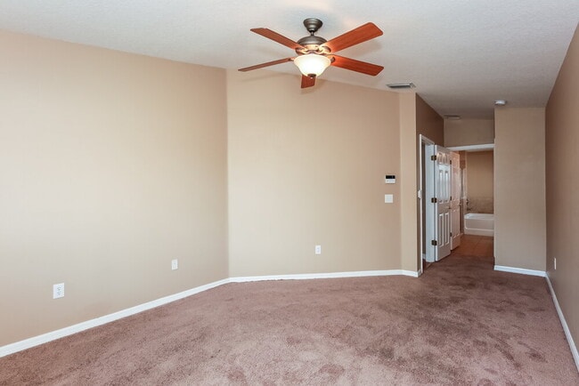 11018 Whitecap Dr