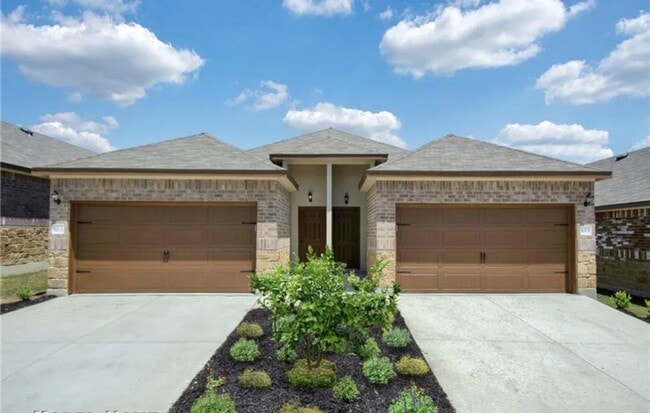 Building Photo - Beautiful Duplex in Seguin! Rental