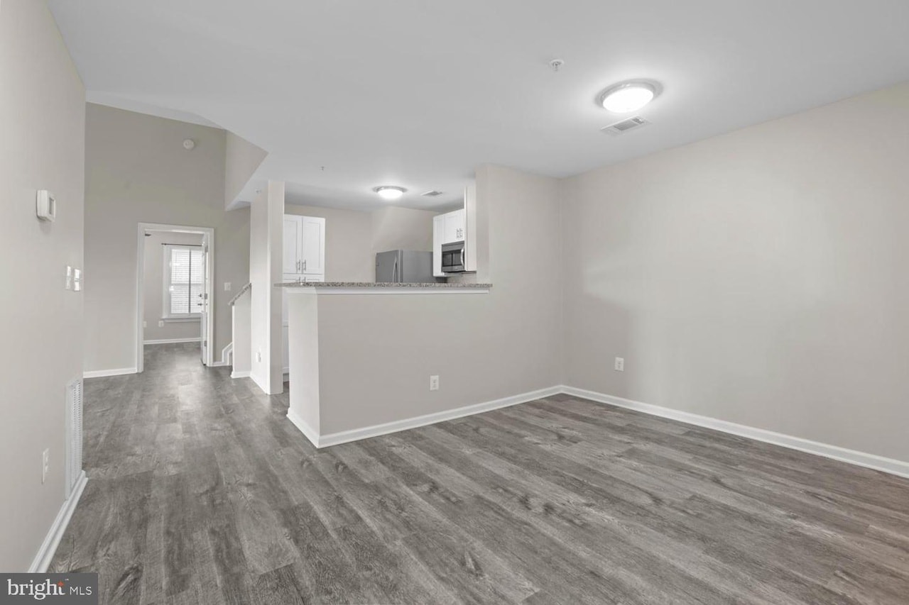 Photo - 1060 Gardenview Loop