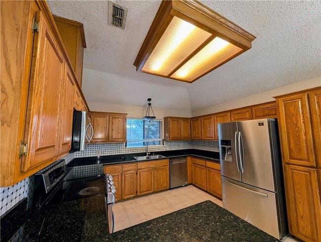 Photo - 14929 Red River Dr