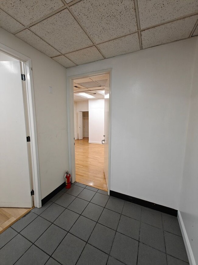 Photo - 733-739 Grant Ave / 30-40 Waverly Pl Unit 737 C1