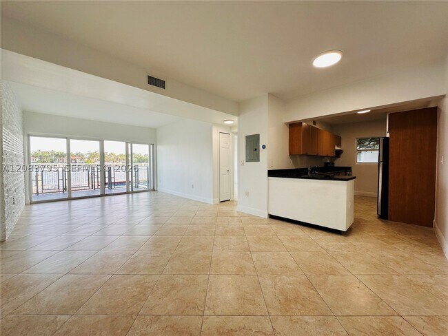 Photo - 946 Bay Dr E Unit 7