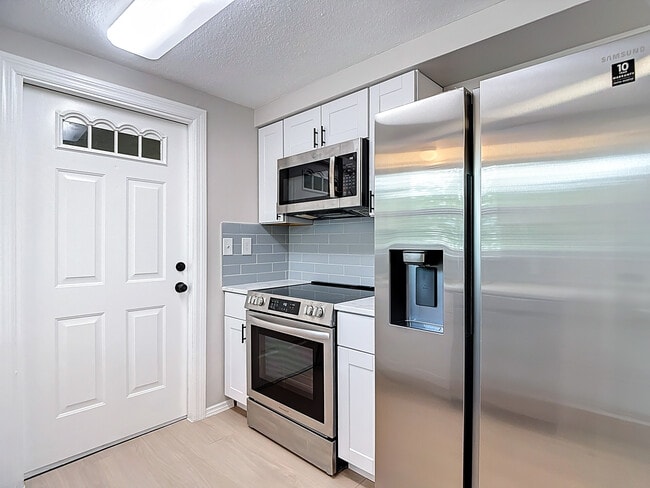 Photo - 5711 Pine St