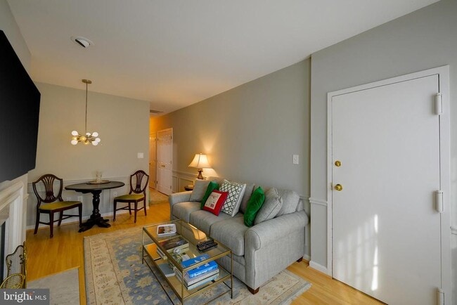 Photo - 226 3rd St NE