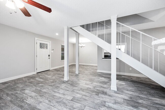 Photo - 5528 Beverly Hill St Unidad 1