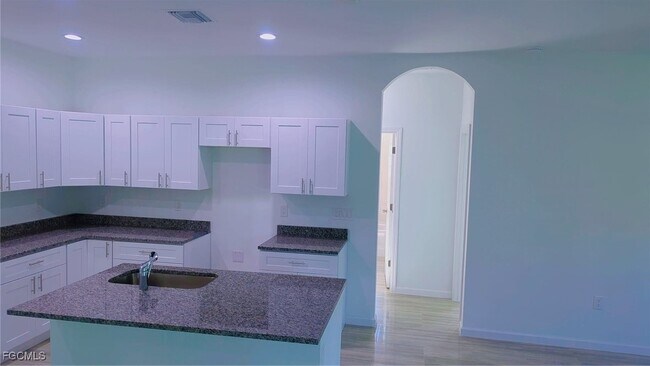 Photo - 927 Bolivia Dr