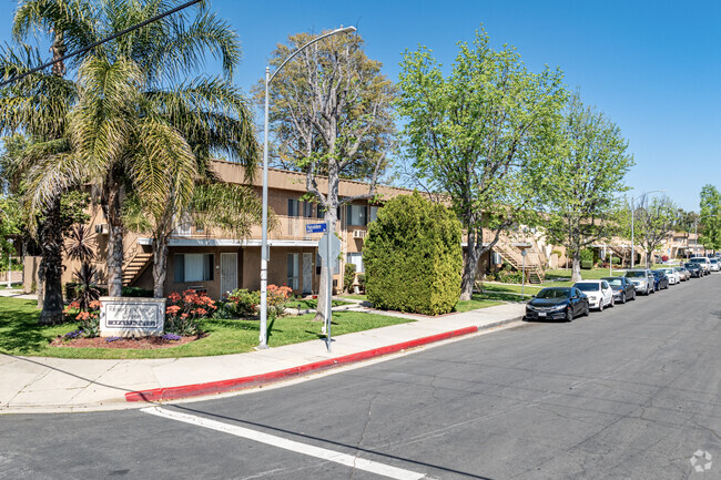 Building Photo - Reseda Village Green Rental