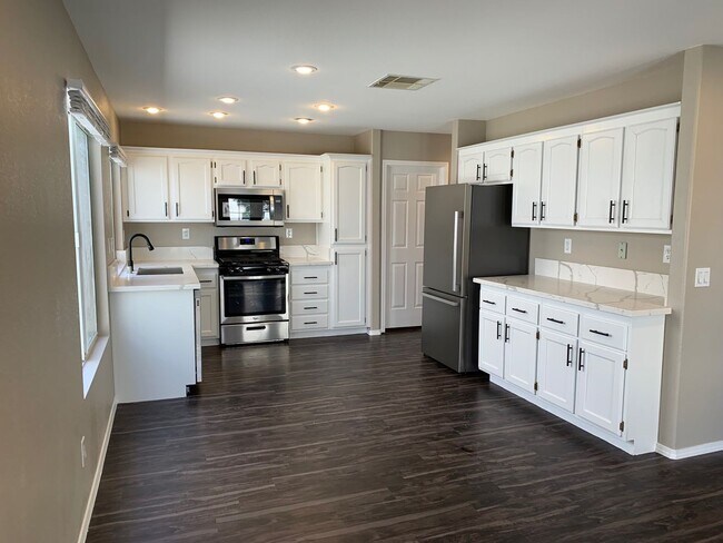 Photo - SHOWS LIKE A MODEL- IMMEDIATE MOVE-IN!!!