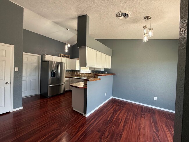 Photo - 3 Bedroom 2 Bathroom Home Close Neighborhood Wal Mart and NMSU-A