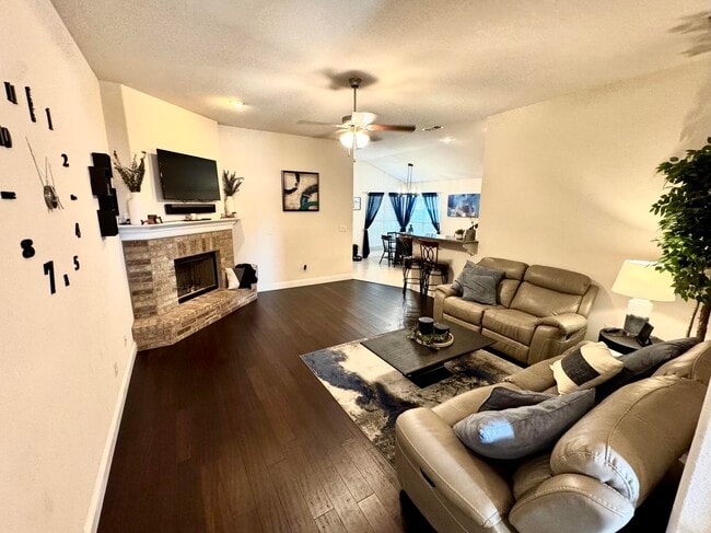 Photo - 5718 111th St