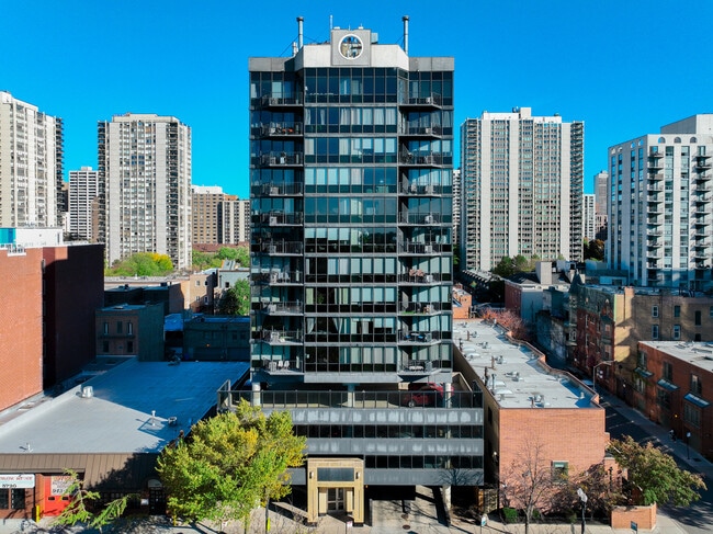 Building Photo - 1309 N Wells St