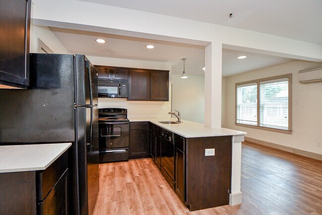Building Photo - 1011 Enid St Unit 1 Rental