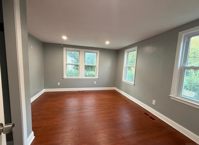 Photo - 863 Briarwood Ave