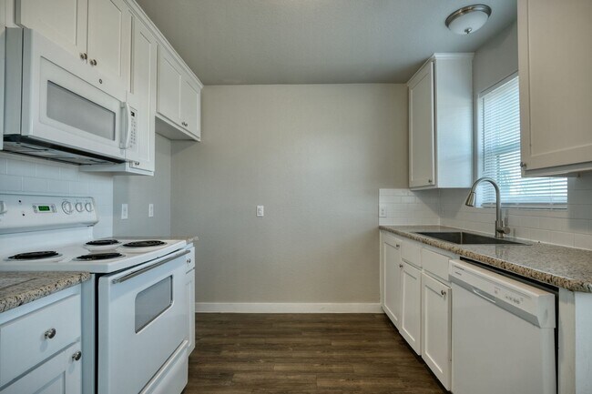 Photo - 520 West St