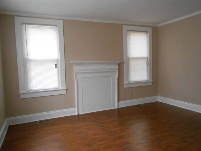 Building Photo - 901 S Jackson St Unit 4