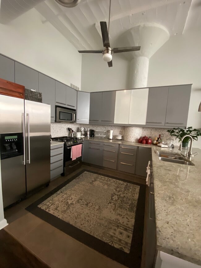 Photo - 2750 N Wayne Ave Unit M