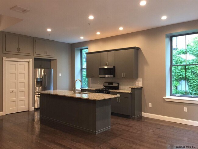 Photo - 108 Union St Unit 6