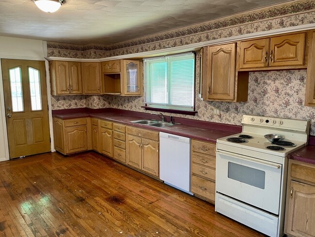 Photo - 347 Midland Ave