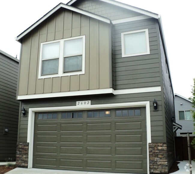 Building Photo - Beautiful Luxury Home. Great Location.