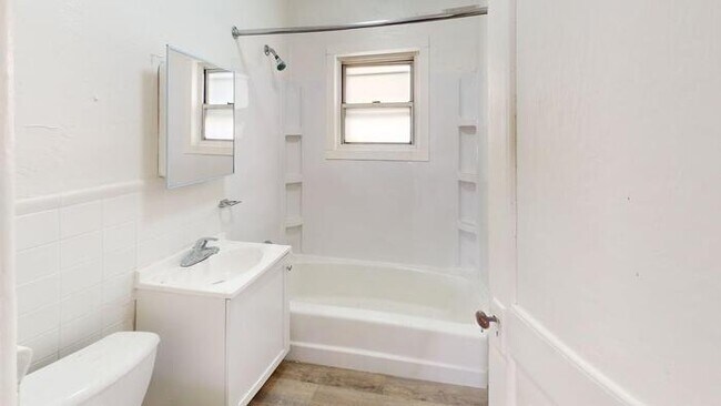 Photo - 710 E Ave F