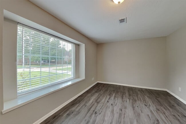 Photo - 8110 Renmark Ln