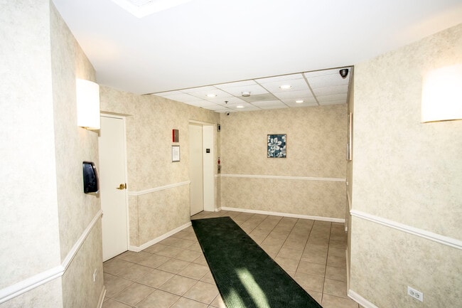 Photo - 6430 W Berteau Ave Unit 210