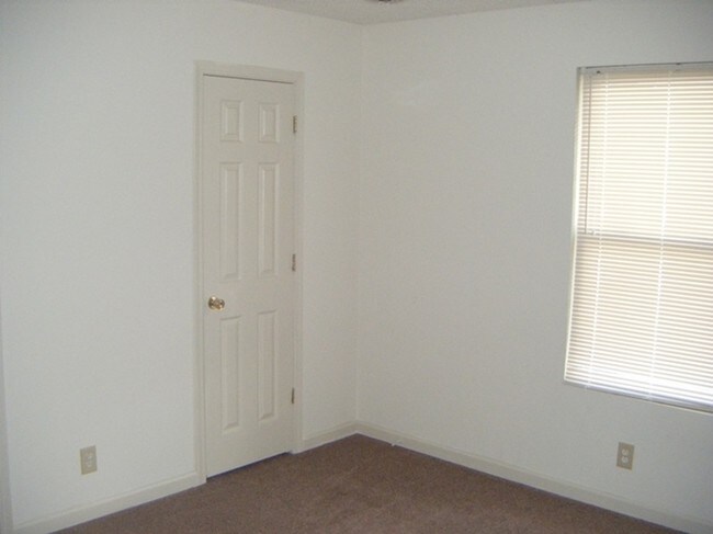 Building Photo - 510 Hietts Lane
