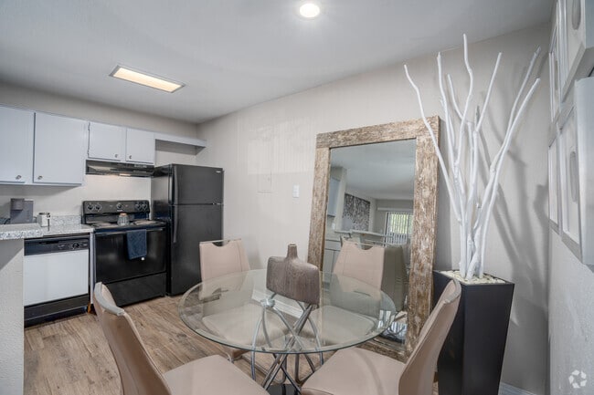1BR, 1BA - 578SF - Dining Room