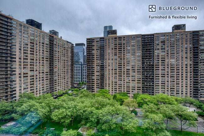 Photo - 180 Riverside Blvd Unidad FL17-ID846